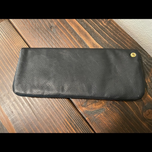 Mud Pie Clutch - Picture 2 of 3